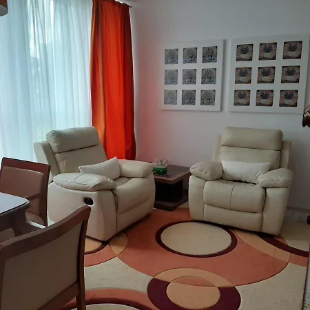 Zluty Apartman A6 V Chomutove 호무토프