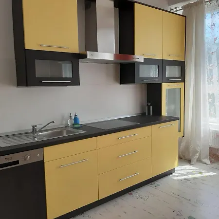 Zluty Apartman A6 V Chomutove 호무토프
