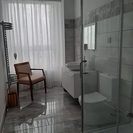 Zluty Apartman A6 V Chomutove * 호무토프
